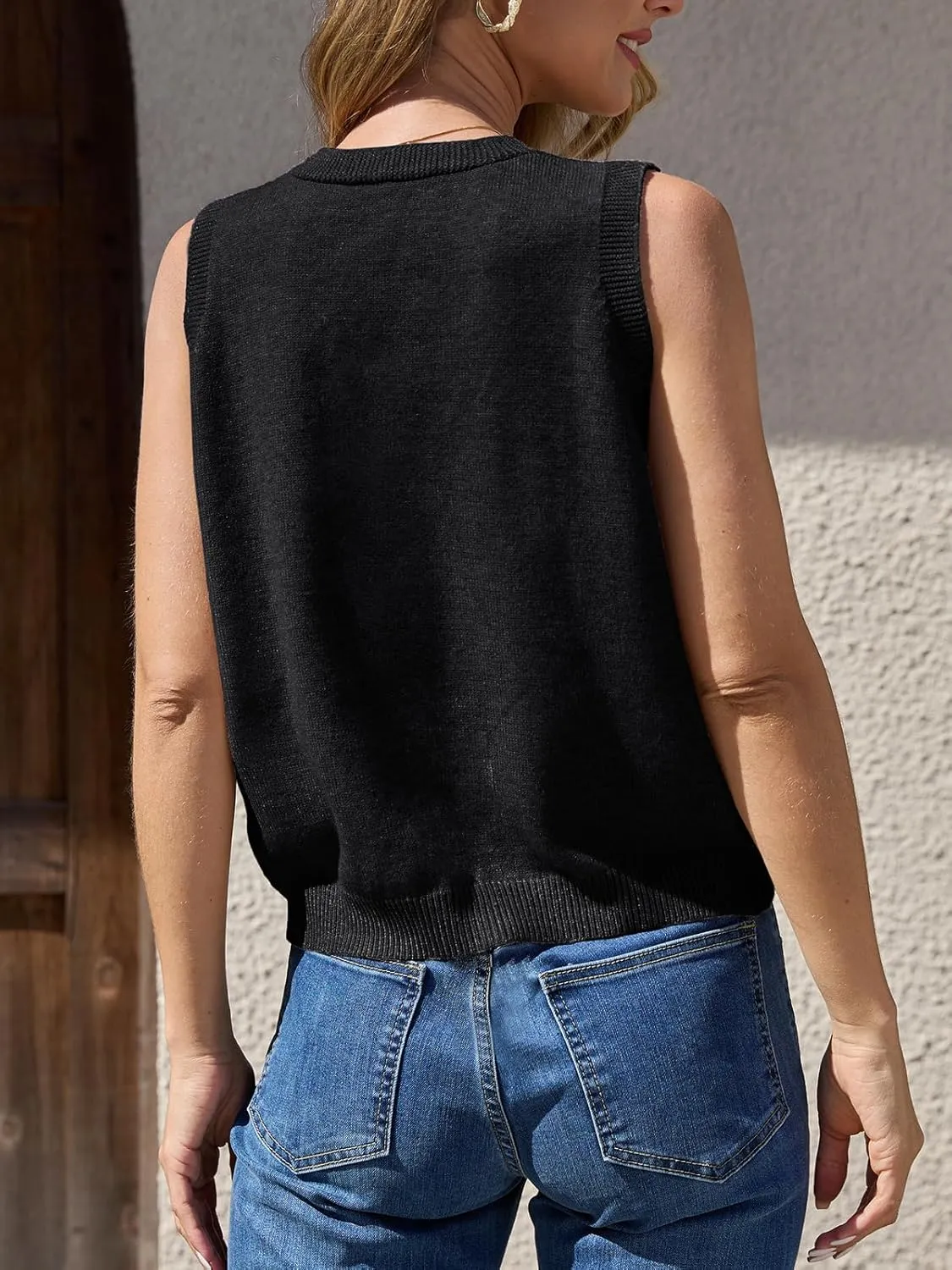 ZDC Womens Sleeveless Sweater Vest Summer Button Down V Neck Tank Tops Lightweight Cardigan with Pockets